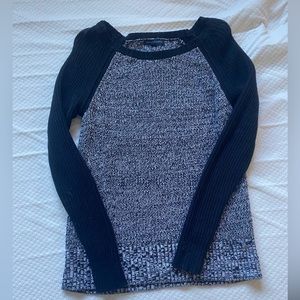 American Eagle Black/white knit sweater, size medium.